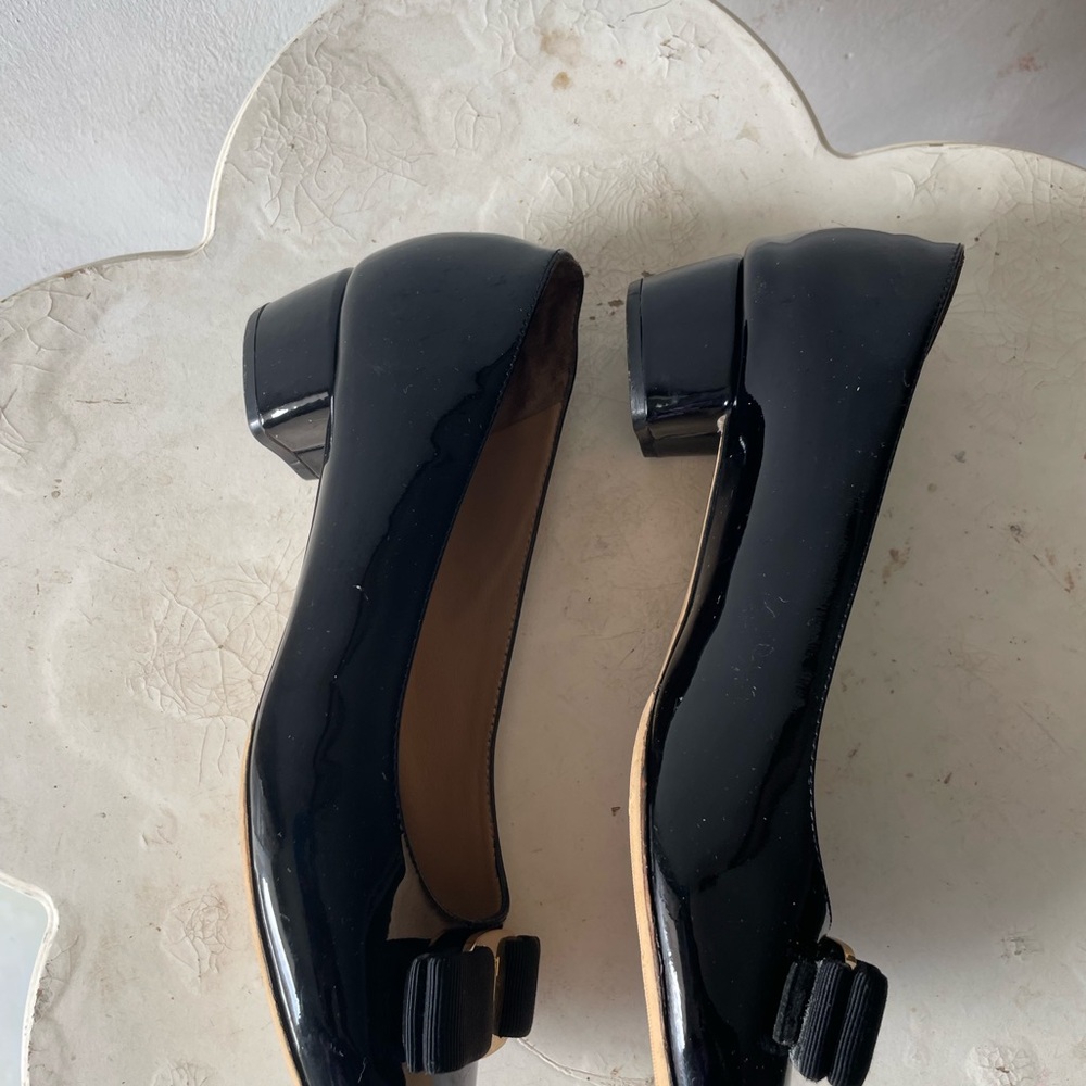 ⭐️AUTHENTIC ⭐️Salvatore Ferragamo - Picture 8 of 10